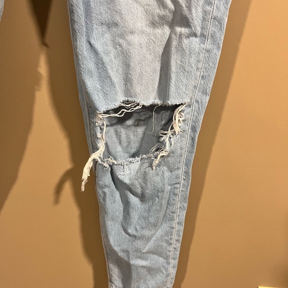 American Eagle Outfitters Distressed MOM STRAIGHT JEAN Size 00 - Picture 7 of 14